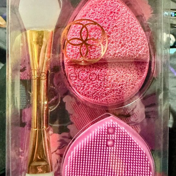 facemask brush and exfoliators - Picture 2 of 2